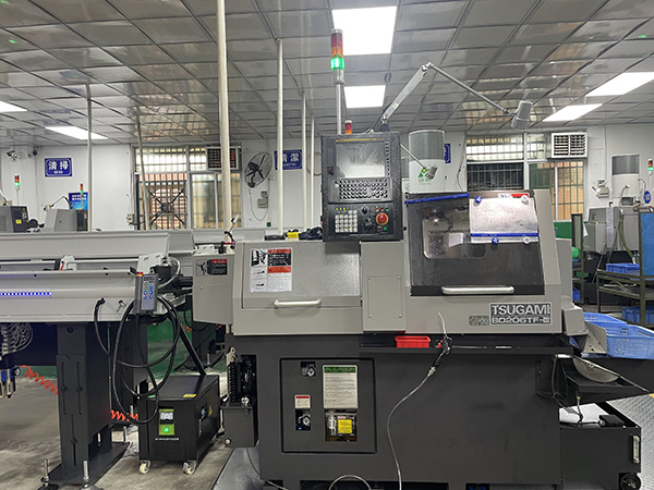 機(jī)器(qi)設(shè)(she)備一角(jiao)